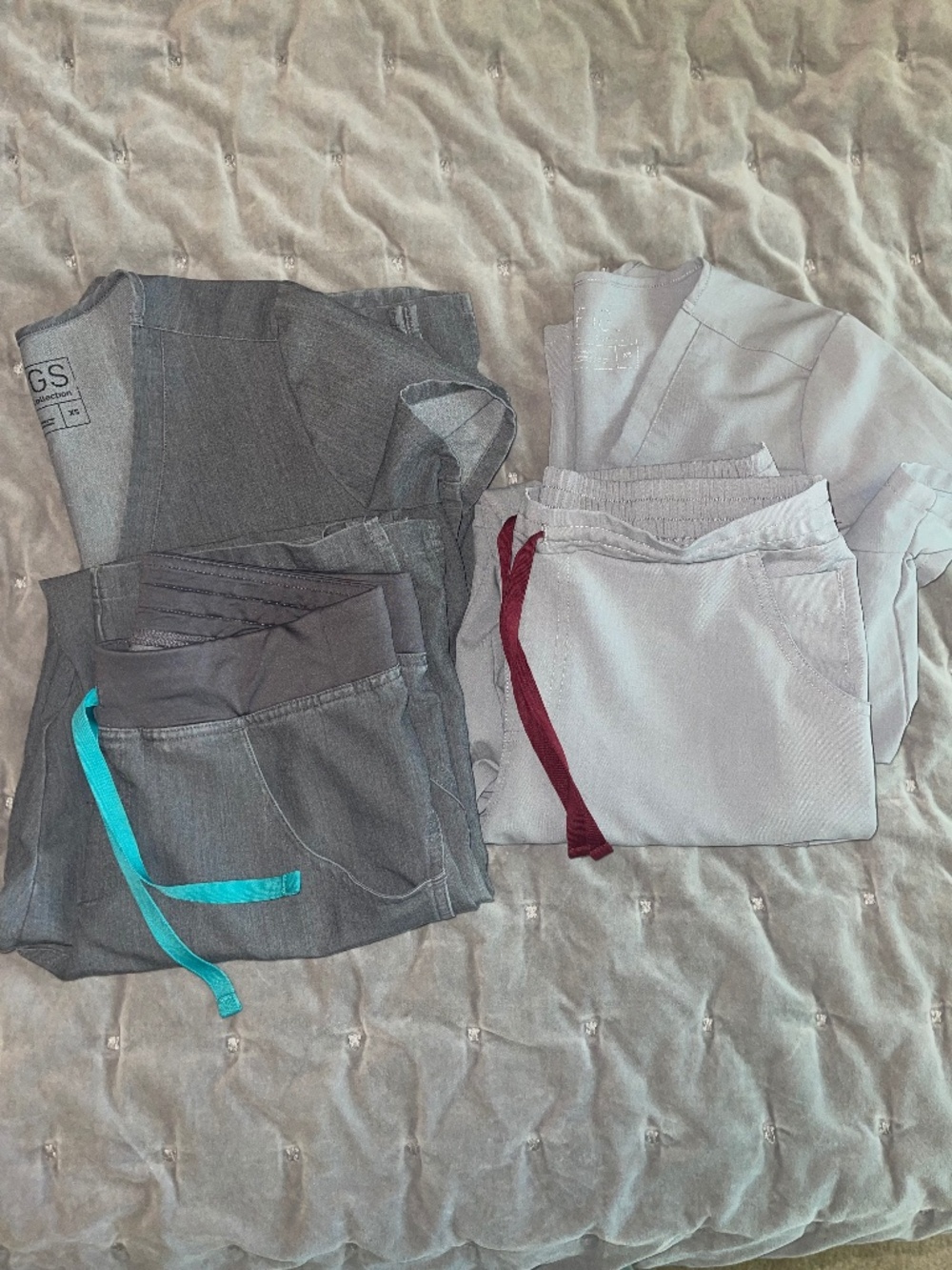 FIGS Scrub Bundle 2 Sets 4 Pieces XS TOP SMALL BOTTOMS
